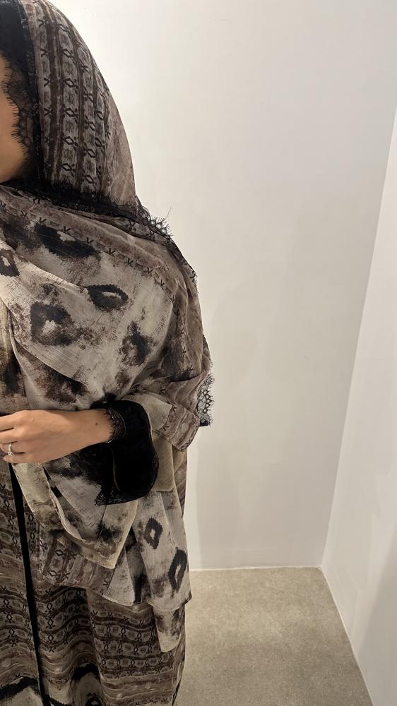 S07 عباية شيفون بنقشة بنية فخمة موديل