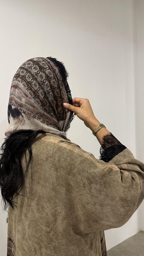 S07 عباية شيفون بنقشة بنية فخمة موديل