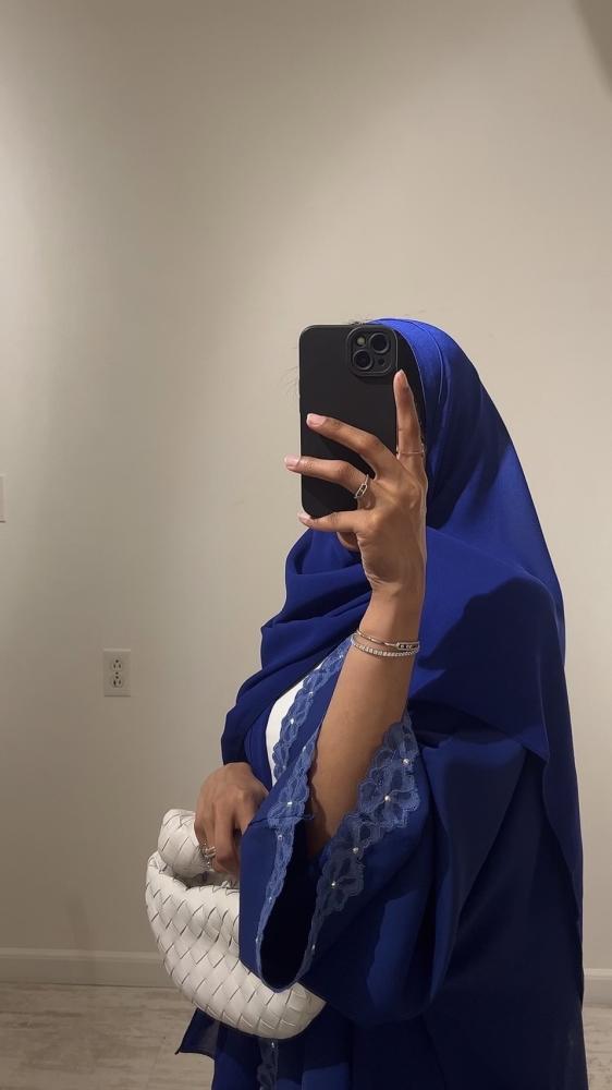 S02 – عباية كريب حرير دانتيل وسوارفسكي