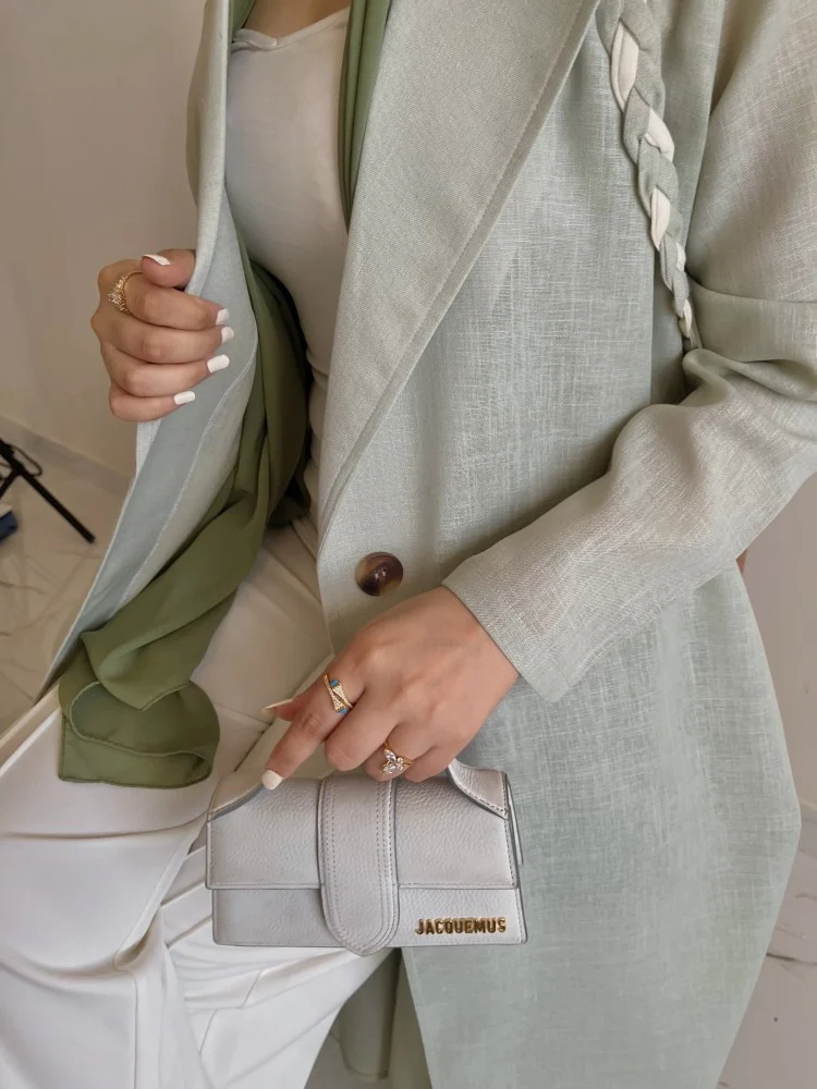 عباية لينن هندي رسمية بتفصيل ظفيرة جانبية