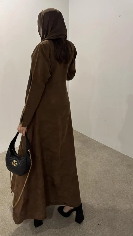 عباية جاكار مبطّنة بربطة جانبية أنيقة – موديل R03