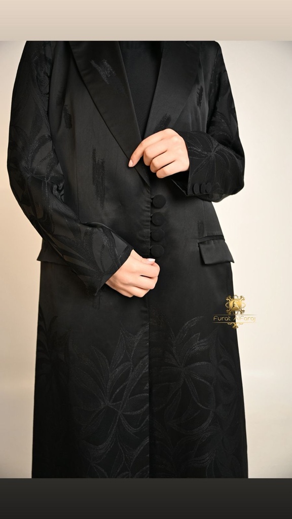 عباية بليزر سوداء جاكار