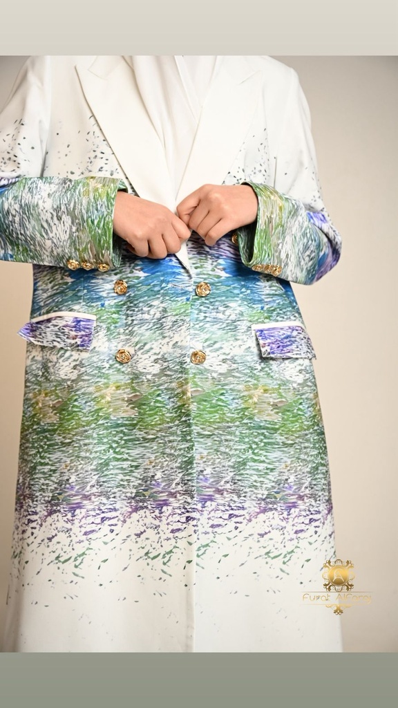 عباية كريب فاخرة قصة بليزر بطباعة بدرجات لونية فنية