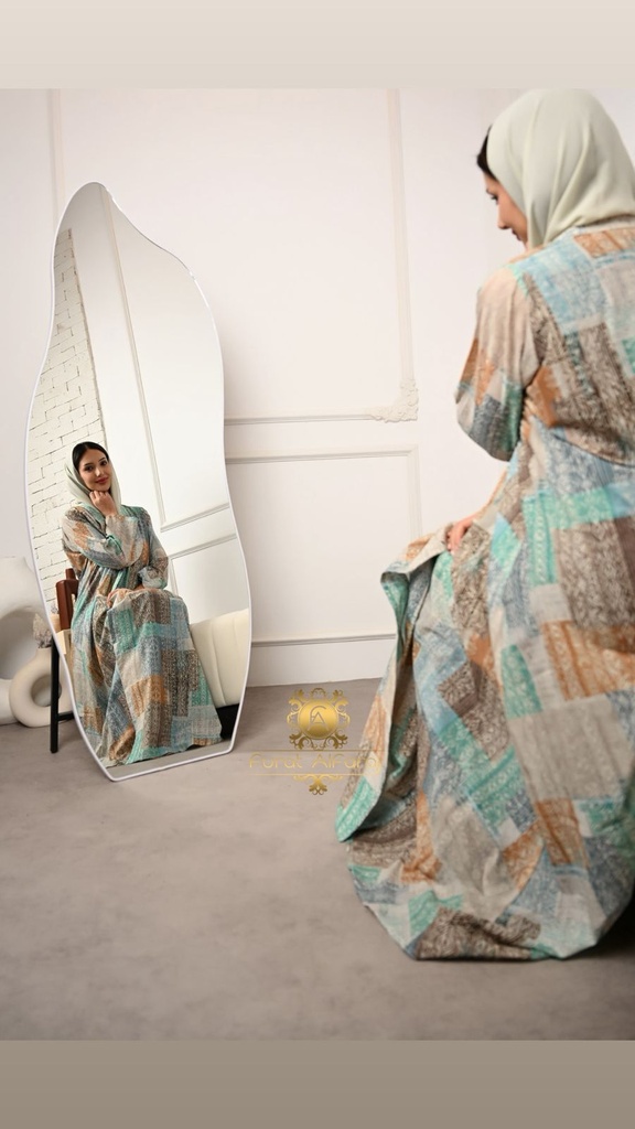 عباية صيفية واسعة بنقشة هندسية متعددة الألوان