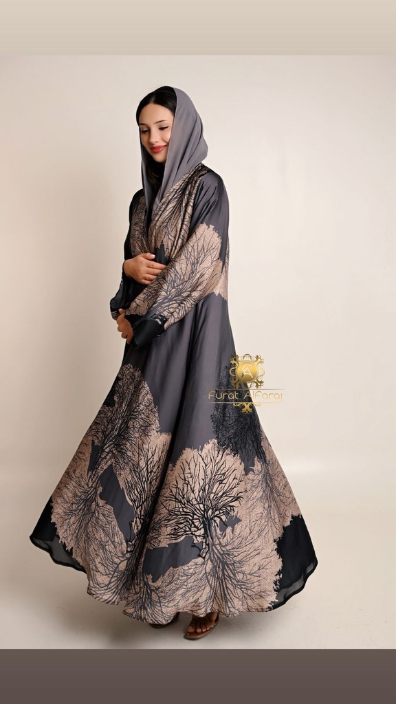 عباية صيفية حريرية بنقشة الأشجار