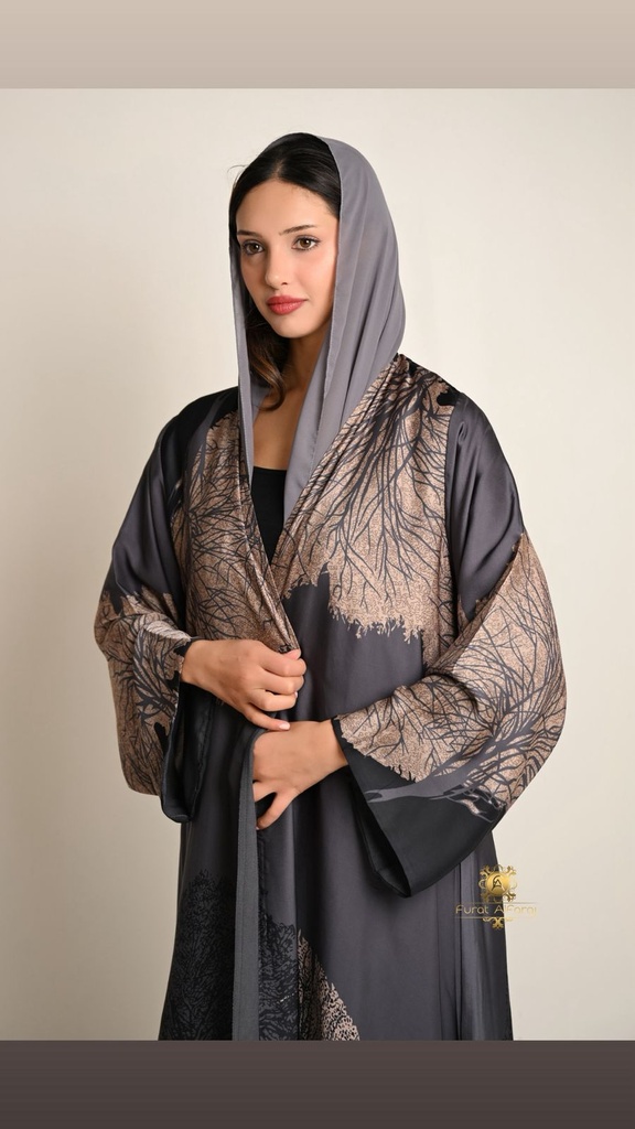 عباية صيفية حريرية بنقشة الأشجار