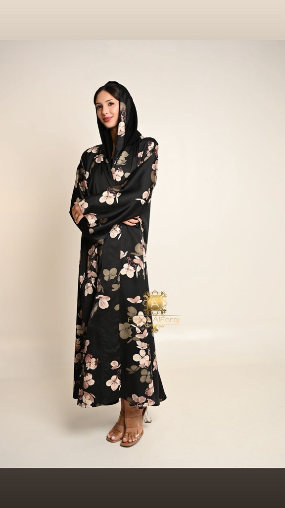 عباية صيفية سوداء بنقشة زهور بيج