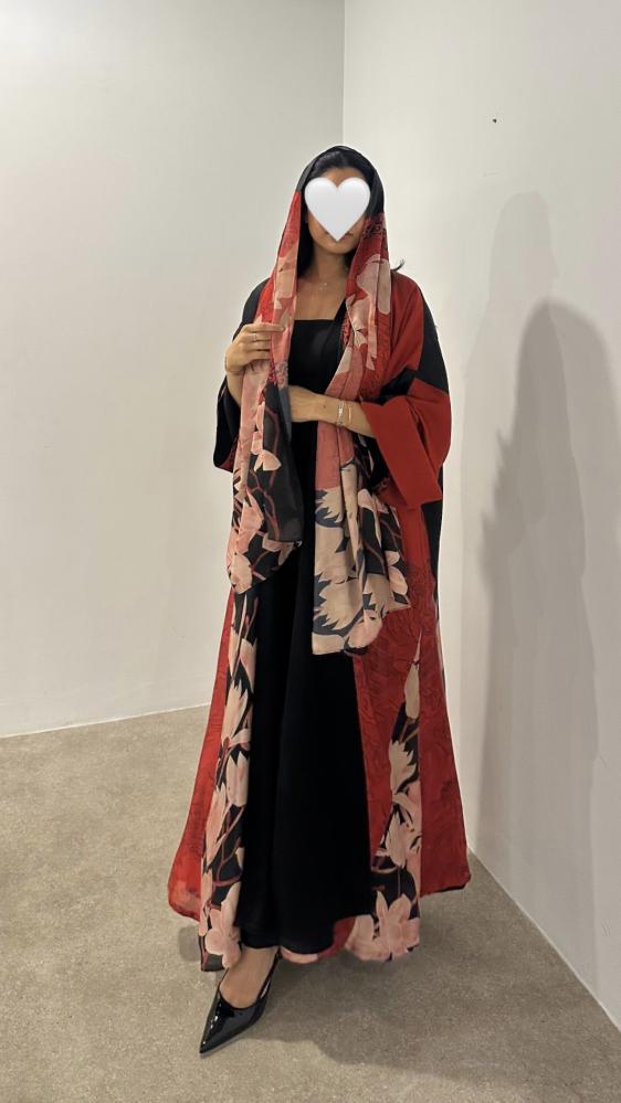 S08 عباية حرير بوجهين لون أسود وأحمر مع طرحة حرير موديل