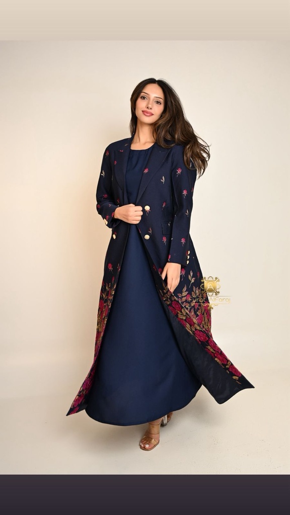 عباية فاخرة كحلي مطرزة بالورود الوردية والذهبية