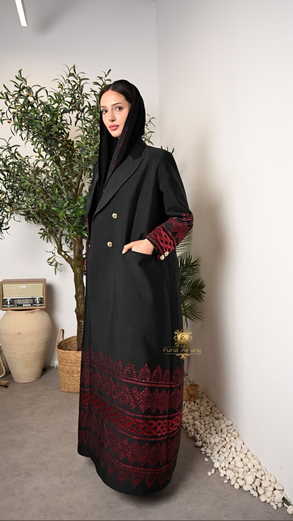 عباية سوداء فاخرة بتطريز أحمر