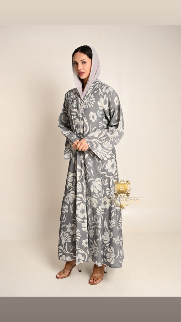 عباية رمادية كريب كتان فاخر بنقوش الزهور البيضاء