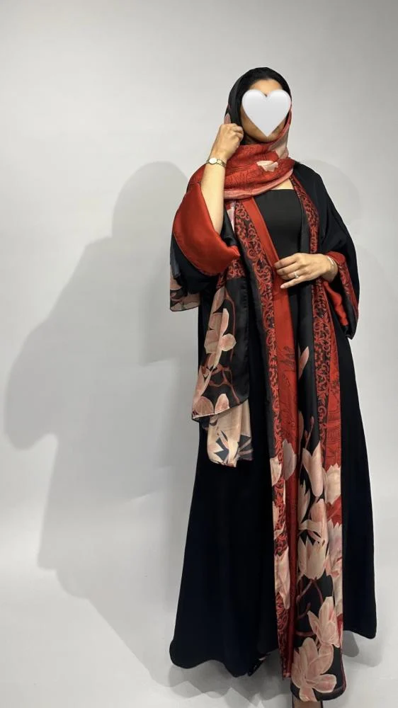 S08  عباية حرير بوجهين لون أسود وأحمر مع طرحة حرير موديل (48)