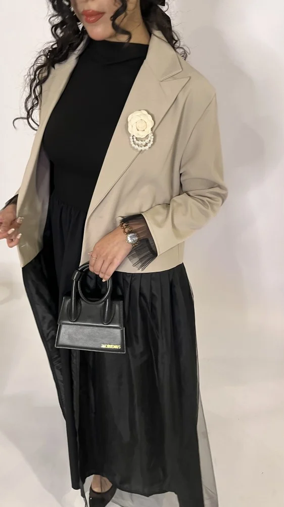 عباية رسمية بتصميم بليزر من قماش الكريب مع تول أسو (48, S)