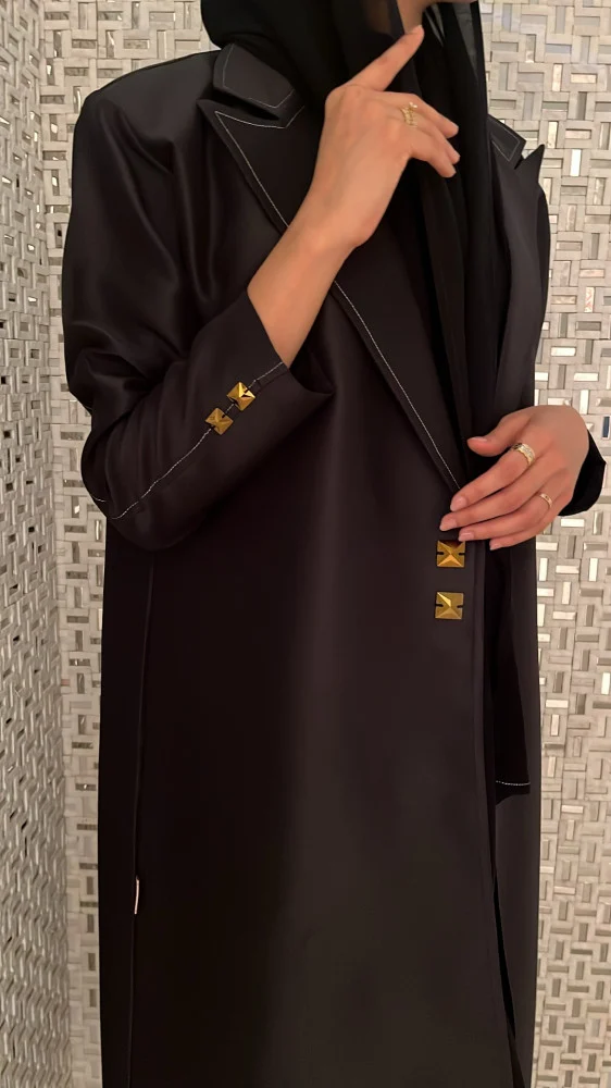 بليزر عباية أسود بتفاصيل ذهبية وسوارفسكي (48, S)