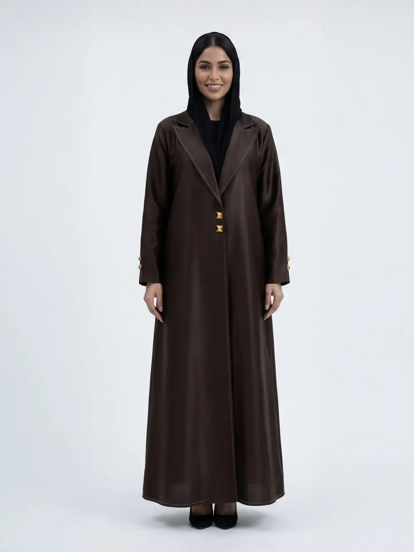 بليزر عباية أسود بتفاصيل ذهبية وسوارفسكي