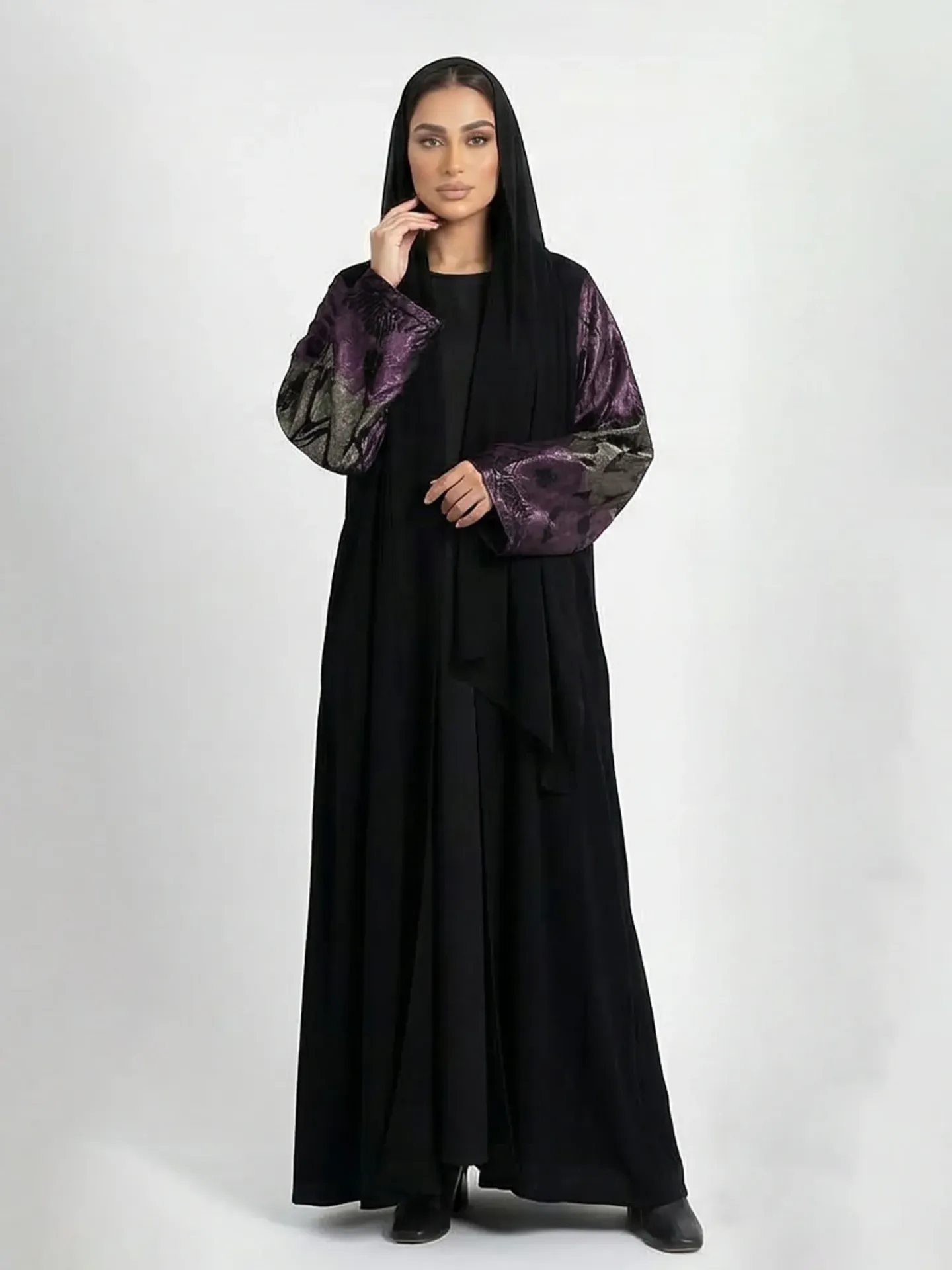 JUL-A | عباية جوليا قصة A – أسود مع جاكار عصري