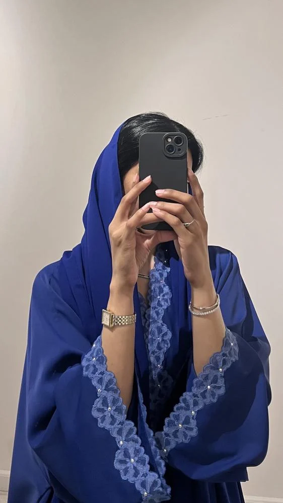 S02 – عباية كريب حرير دانتيل وسوارفسكي — pinkcode