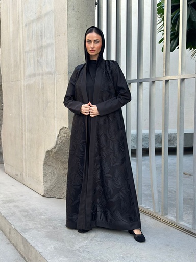 قماش الكريب الأسود مع قماش شبك مطرّز