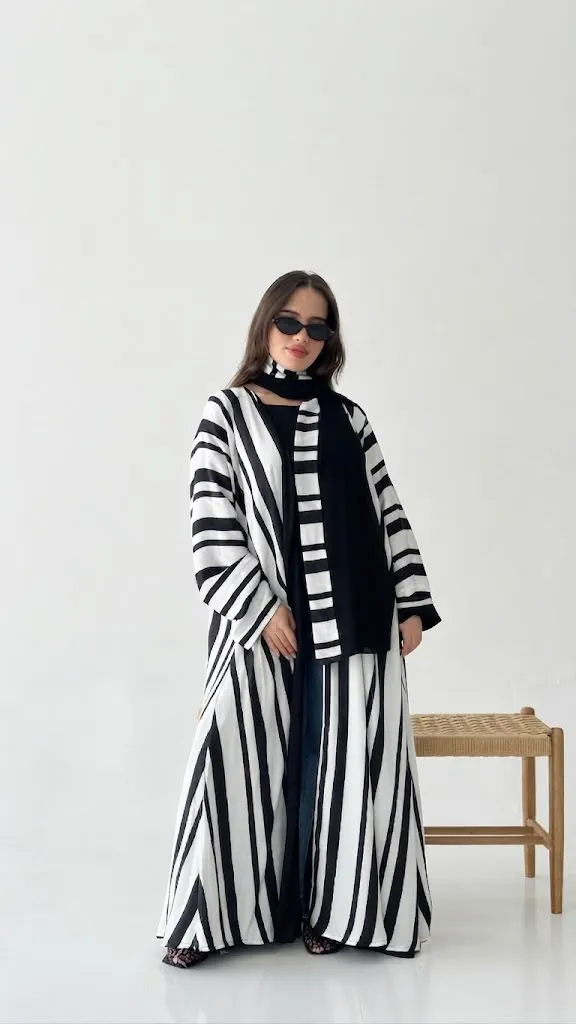 بلاك اند وايت  دبل فيس — aylaboutique