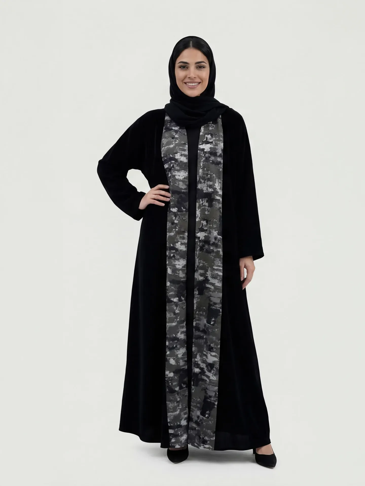 عباية المخمل الأسود